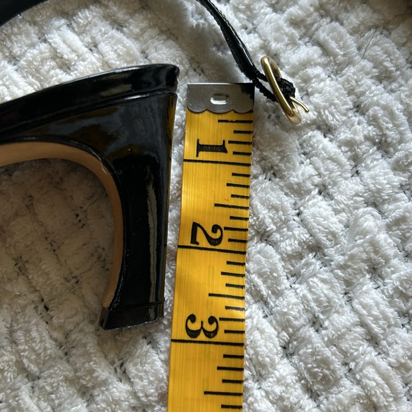 Delman  S9 scrappy patent leather  black sandal w/med heel Simple but elegant - Picture 8 of 9